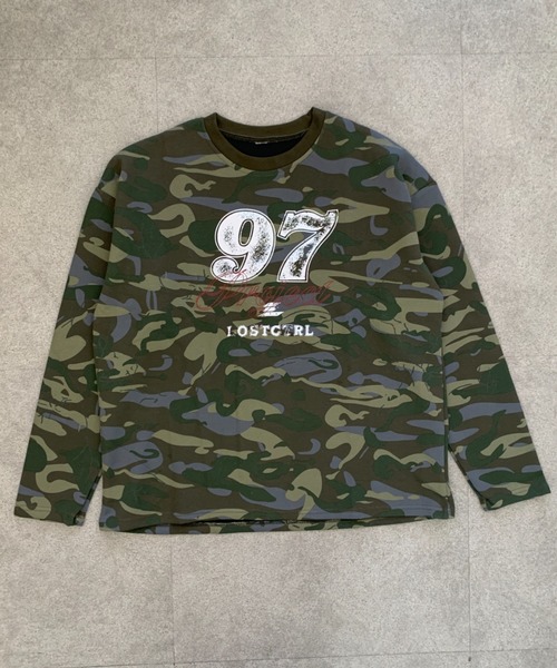 SHEPP(シープ)の「【26年秋冬新作】【UNISEX】カモフラ柄 ナンバリングロゴ オーバーサイズ ロングスリーブTシャツ(Tシャツ/カットソー・レディース・カーキ・M/L)」の9枚目の写真