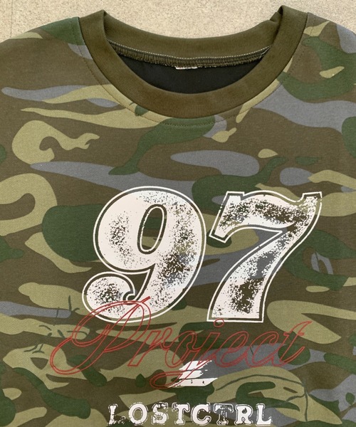 SHEPP(シープ)の「【26年秋冬新作】【UNISEX】カモフラ柄 ナンバリングロゴ オーバーサイズ ロングスリーブTシャツ(Tシャツ/カットソー・レディース・カーキ・M/L)」の11枚目の写真