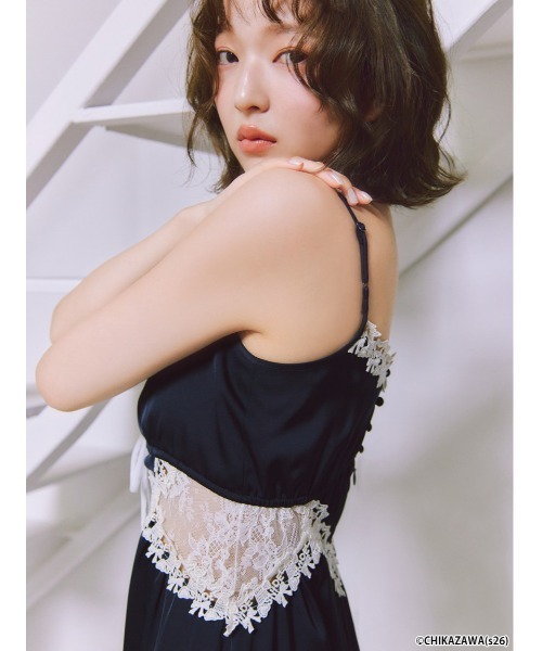 SNIDEL（スナイデル）の「【SNIDEL×近沢レース店】コラボレースキャミワンピース（ワンピース・レディース・ネイビー/ブラック/ピンク・0/1）」の4枚目の写真