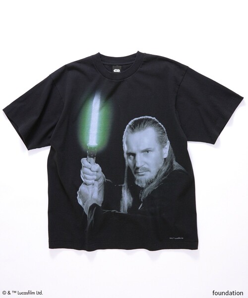 FREAK'S STORE(フリークスストア)の「FREAK'S MOVIE/フリークスムービー SW26 EP1 QUI-GON(Tシャツ/カットソー・メンズ・ブラック・MEDIUM/LARGE/X-LARGE)」の1枚目の写真