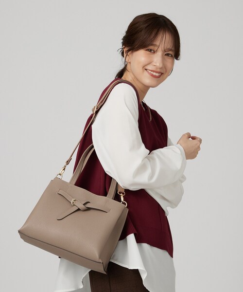SHOO・LA・RUE(シューラルー)の「【軽量/2WAY】ふわっと軽いベルトトートバッグ(トートバッグ・レディース・ブラック/ベージュ/グレー系その他5・00)」の7枚目の写真