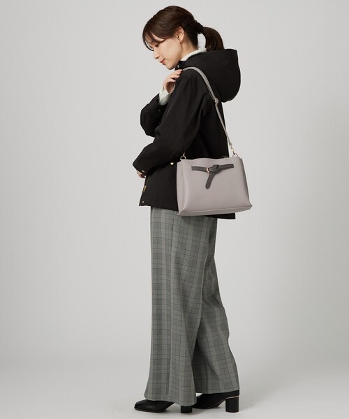 SHOO・LA・RUE(シューラルー)の「【軽量/2WAY】ふわっと軽いベルトトートバッグ(トートバッグ・レディース・ブラック/ベージュ/グレー系その他5・00)」の10枚目の写真