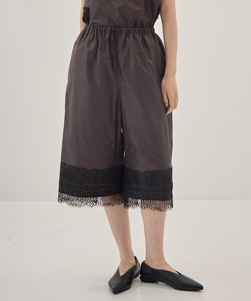 muller of yoshiokubo（ミュラーオブヨシオクボ）の「[muller of yoshiokubo/ミュラー オブ ヨシオクボ]INTER LACE HALF PANTS/レースハーフパンツ（その他パンツ・レディース・アイボリー・38/36）」の4枚目の写真