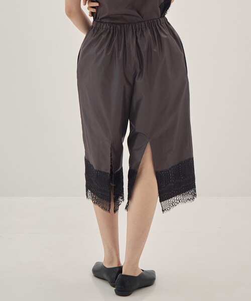 muller of yoshiokubo（ミュラーオブヨシオクボ）の「[muller of yoshiokubo/ミュラー オブ ヨシオクボ]INTER LACE HALF PANTS/レースハーフパンツ（その他パンツ・レディース・アイボリー・38/36）」の2枚目の写真