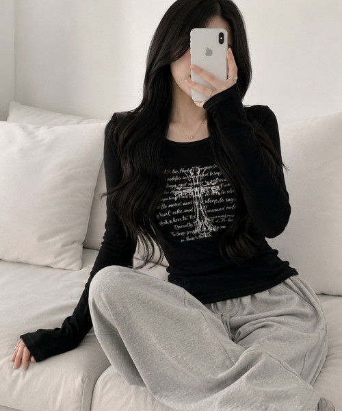 VIVID LADY（ビビッドレディー）の「クロス＆レタリングプリント ロンT（Tシャツ/カットソー・レディース・ブラック/グレー/アイボリー・FREE）」の10枚目の写真