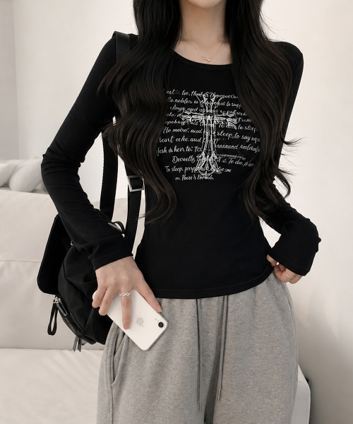 VIVID LADY（ビビッドレディー）の「クロス＆レタリングプリント ロンT（Tシャツ/カットソー・レディース・ブラック/グレー/アイボリー・FREE）」の11枚目の写真
