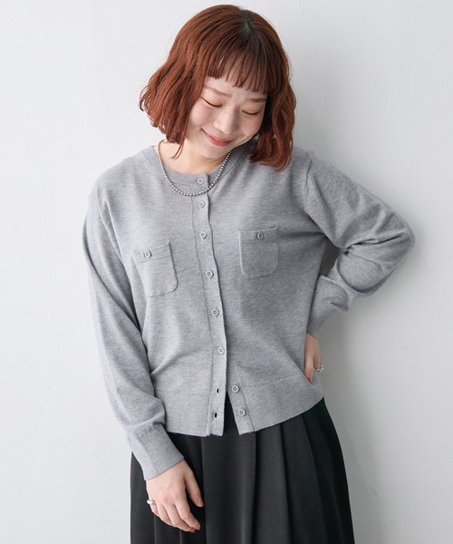 anyfee（エニフィー）の「【anyfee/大きいサイズ】胸ポケットクルーネックニットカーディガン（カーディガン/ボレロ・レディース・杢グレー/レッド/ブラック/グリーン・3L/4L/5L/LL）」の3枚目の写真