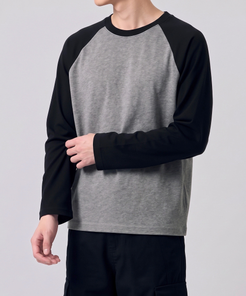 UNDEROFF（アンダーオフ）の「クロップド ラグラン ロングスリーブ Tシャツ ブラック（Tシャツ/カットソー・レディース・ブラック・MEDIUM/LARGE/X-LARGE）」の3枚目の写真