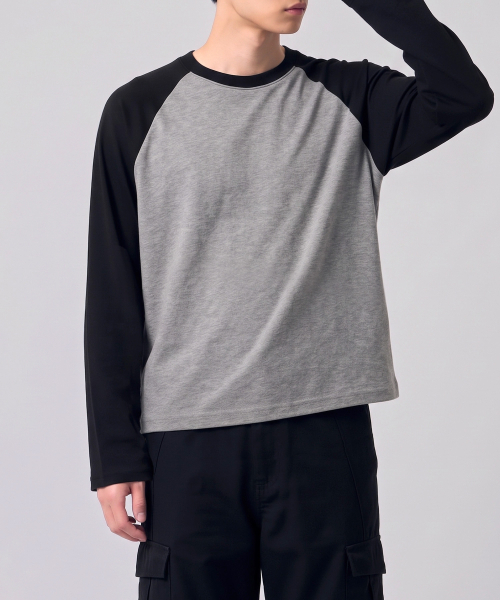 UNDEROFF（アンダーオフ）の「クロップド ラグラン ロングスリーブ Tシャツ ブラック（Tシャツ/カットソー・レディース・ブラック・MEDIUM/LARGE/X-LARGE）」の4枚目の写真