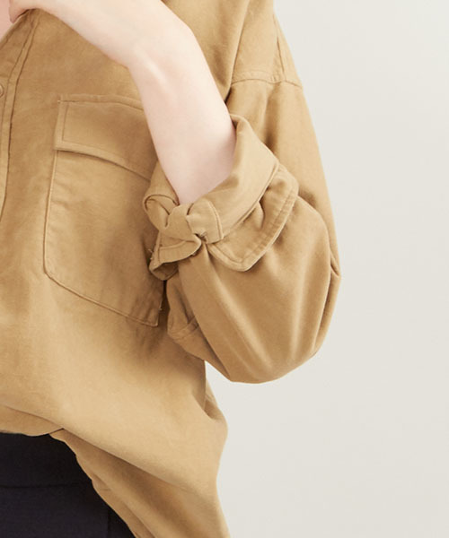 HELIOPOLE（エリオポール）の「モールスキン起毛オーバーシャツ（シャツ/ブラウス・レディース・ベージュ/モスグリーン・38）」の3枚目の写真