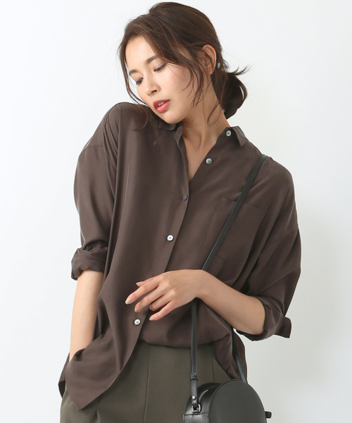 qualite（カリテ）の「ドレープビックブラウス（シャツ/ブラウス・レディース・ダークブラウン/カーキ・2）」の2枚目の写真