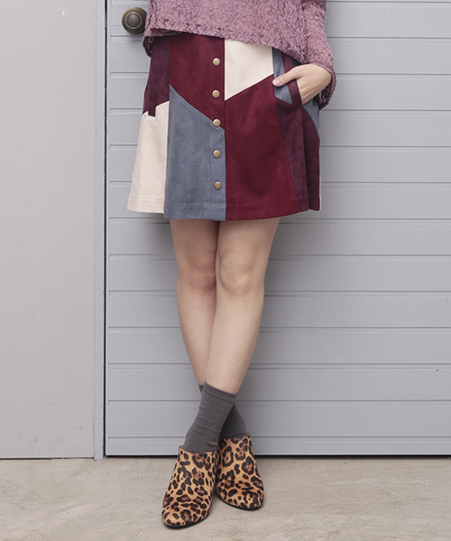 one after another NICE CLAUP（ワンアフターアナザーナイスクラップ）の「前釦台形スカート（スカート・レディース・キャメル/ボルドー/インディゴブルー・FREE）」の3枚目の写真