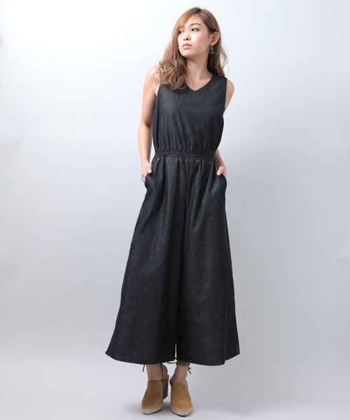 Denime(ドゥニーム)の「ダンガリーロンパース(サロペット/オーバーオール・レディース・ライトインディゴブルー/ブラック系その他・FREE)」の2枚目の写真