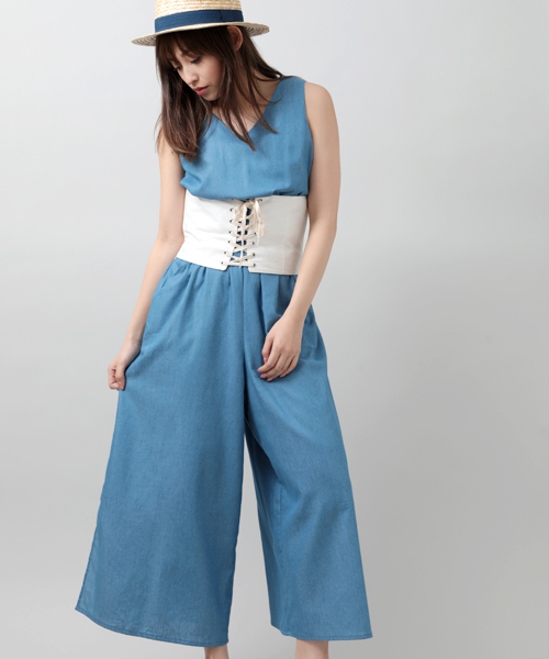 Denime(ドゥニーム)の「ダンガリーロンパース(サロペット/オーバーオール・レディース・ライトインディゴブルー/ブラック系その他・FREE)」の1枚目の写真