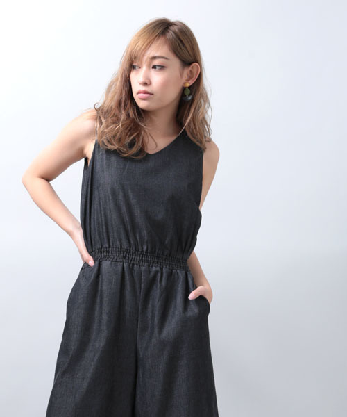 Denime(ドゥニーム)の「ダンガリーロンパース(サロペット/オーバーオール・レディース・ライトインディゴブルー/ブラック系その他・FREE)」の13枚目の写真