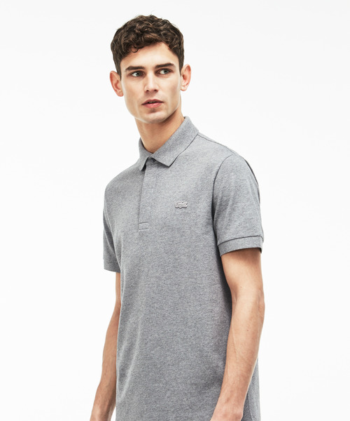 LACOSTE(ラコステ)の「『Le Paris Polo』レギュラーフィット パリポロ 比翼ポロシャツ(ポロシャツ・メンズ・ブラウン/グレー/ホワイト/グレイッシュブルー/アイボリー/ボルドー/インディゴブルー/ネイビー/ライトブルー/スモークピンク/ブルー/グリーン/モスグリーン/レッド/ブラック/スカイブルー/ベビーピンク/アクア/シルバーグレー/カーキ/エメラルド/チョコ/ロイヤルブルー/ヘザーチャコール/セージグリーン/ベージュ/チャコールグレー/ブルー系その他/ダークグリーン/ライトベージュ/ライトピンク/ブルーグラス/モカ/サンドベージュ・5/3/4/2/6)」の6枚目の写真