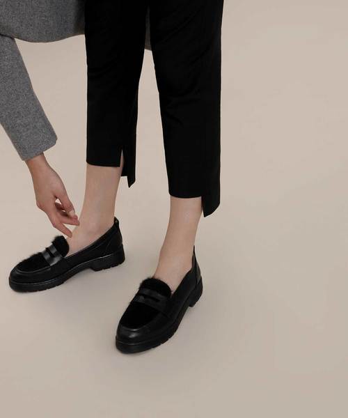 CHARLES & KEITH(チャールズ & キース)の「ファーリーペニーローファー / FURRY PENNY LOAFERS(ローファー・レディース・ブラック/ダークグリーン/バーガンディー・22.5cm/23cm/23.5cm/24.5cm/25cm/25.5cm)」の21枚目の写真
