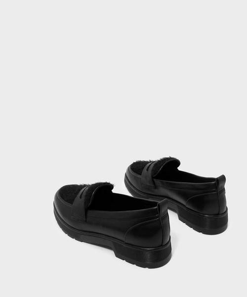 CHARLES & KEITH(チャールズ & キース)の「ファーリーペニーローファー / FURRY PENNY LOAFERS(ローファー・レディース・ブラック/ダークグリーン/バーガンディー・22.5cm/23cm/23.5cm/24.5cm/25cm/25.5cm)」の19枚目の写真