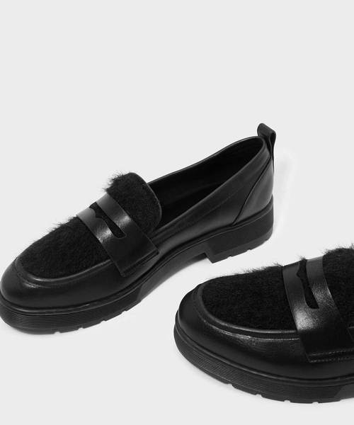 CHARLES & KEITH(チャールズ & キース)の「ファーリーペニーローファー / FURRY PENNY LOAFERS(ローファー・レディース・ブラック/ダークグリーン/バーガンディー・22.5cm/23cm/23.5cm/24.5cm/25cm/25.5cm)」の18枚目の写真
