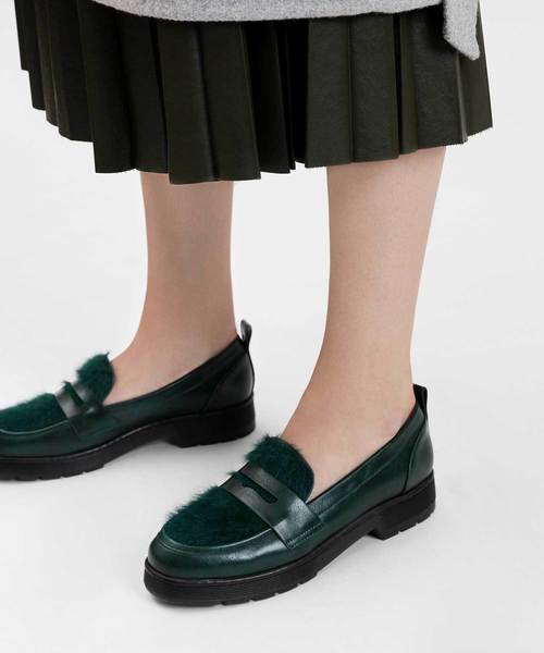 CHARLES & KEITH(チャールズ & キース)の「ファーリーペニーローファー / FURRY PENNY LOAFERS(ローファー・レディース・ブラック/ダークグリーン/バーガンディー・22.5cm/23cm/23.5cm/24.5cm/25cm/25.5cm)」の15枚目の写真