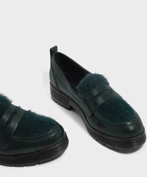 CHARLES & KEITH(チャールズ & キース)の「ファーリーペニーローファー / FURRY PENNY LOAFERS(ローファー・レディース・ブラック/ダークグリーン/バーガンディー・22.5cm/23cm/23.5cm/24.5cm/25cm/25.5cm)」の12枚目の写真