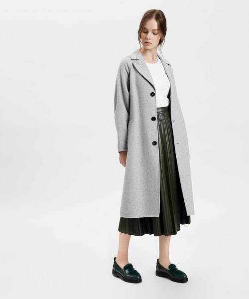 CHARLES & KEITH(チャールズ & キース)の「ファーリーペニーローファー / FURRY PENNY LOAFERS(ローファー・レディース・ブラック/ダークグリーン/バーガンディー・22.5cm/23cm/23.5cm/24.5cm/25cm/25.5cm)」の11枚目の写真