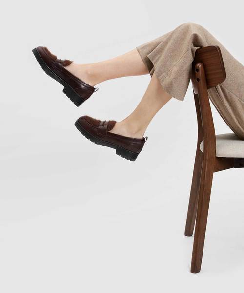 CHARLES & KEITH(チャールズ & キース)の「ファーリーペニーローファー / FURRY PENNY LOAFERS(ローファー・レディース・ブラック/ダークグリーン/バーガンディー・22.5cm/23cm/23.5cm/24.5cm/25cm/25.5cm)」の9枚目の写真