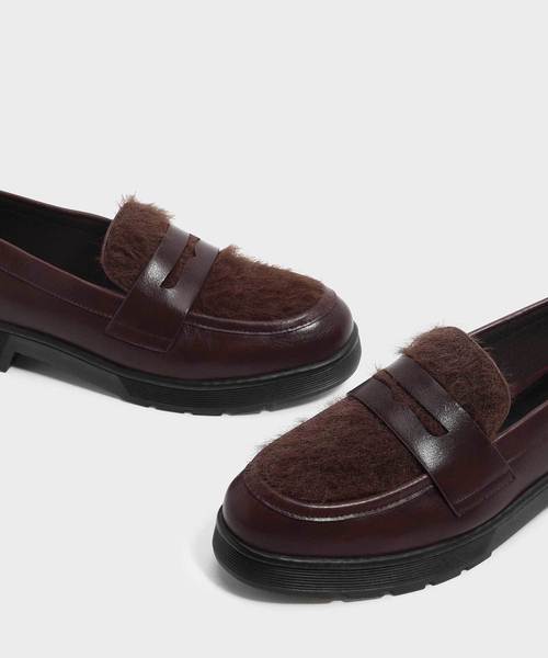 CHARLES & KEITH(チャールズ & キース)の「ファーリーペニーローファー / FURRY PENNY LOAFERS(ローファー・レディース・ブラック/ダークグリーン/バーガンディー・22.5cm/23cm/23.5cm/24.5cm/25cm/25.5cm)」の6枚目の写真