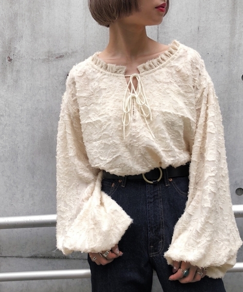 PAGEBOY（ページボーイ）の「【WEB限定】ジャガードボリュームスリーブブラウス（シャツ/ブラウス・レディース・ホワイト/ブラック・FREE）」の5枚目の写真