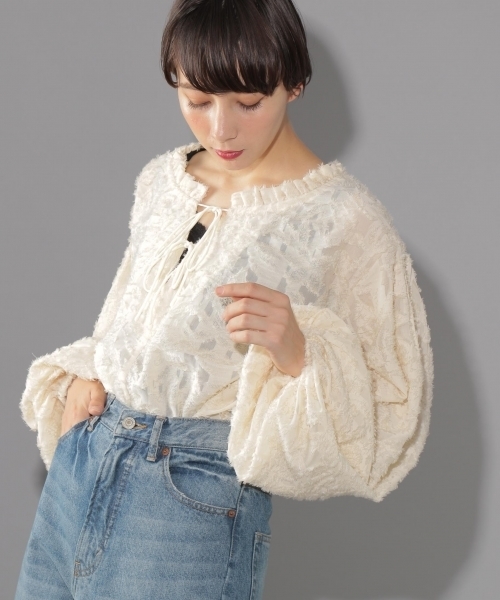 PAGEBOY（ページボーイ）の「【WEB限定】ジャガードボリュームスリーブブラウス（シャツ/ブラウス・レディース・ホワイト/ブラック・FREE）」の17枚目の写真