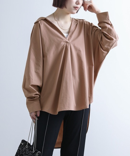 n'OrLABEL（ノアールレーベル）の「『スキッパーネックシルエットシャツ』（シャツ/ブラウス・レディース・ホワイト/ブラック/カーキ/ピンクベージュ・FREE）」の4枚目の写真