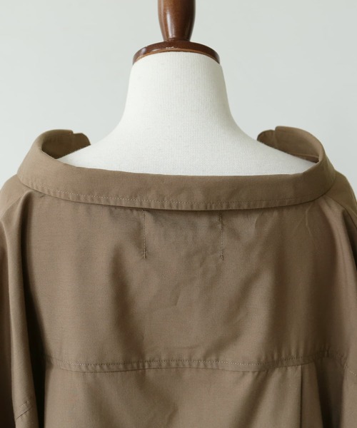 n'OrLABEL（ノアールレーベル）の「『スキッパーネックシルエットシャツ』（シャツ/ブラウス・レディース・ホワイト/ブラック/カーキ/ピンクベージュ・FREE）」の7枚目の写真