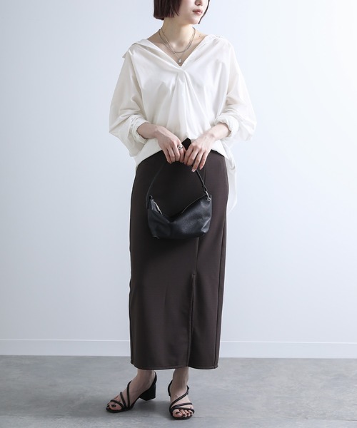 n'OrLABEL（ノアールレーベル）の「『スキッパーネックシルエットシャツ』（シャツ/ブラウス・レディース・ホワイト/ブラック/カーキ/ピンクベージュ・FREE）」の16枚目の写真