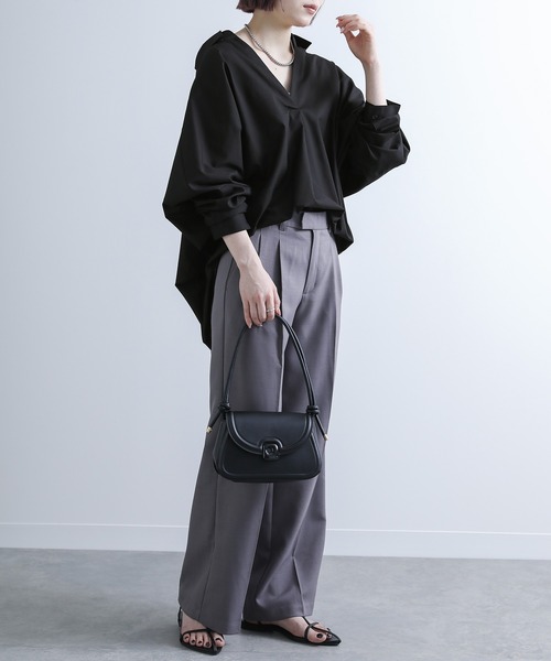 n'OrLABEL（ノアールレーベル）の「『スキッパーネックシルエットシャツ』（シャツ/ブラウス・レディース・ホワイト/ブラック/カーキ/ピンクベージュ・FREE）」の18枚目の写真