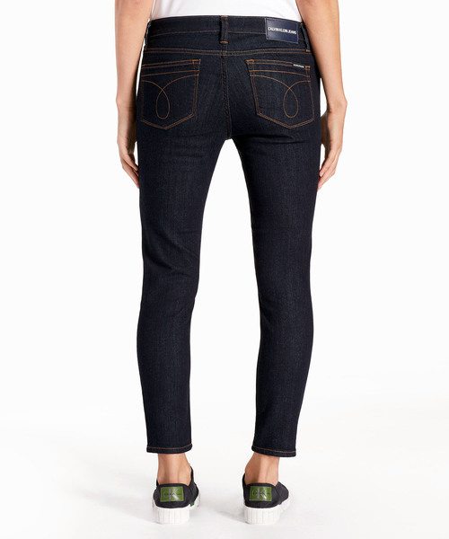 Calvin Klein Jeans(カルヴァンクラインジーンズ)の「ボディー 5ポケット ブラック デニムパンツ(デニムパンツ・レディース・ブラック/ブルー・27inch/24inch/25inch/26inch)」の4枚目の写真