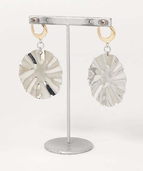 sfy(スフィ)の「メタリックプレートピアス/metallic plate(ピアス(両耳用)・レディース・シルバー×ゴールド・FREE)」の3枚目の写真