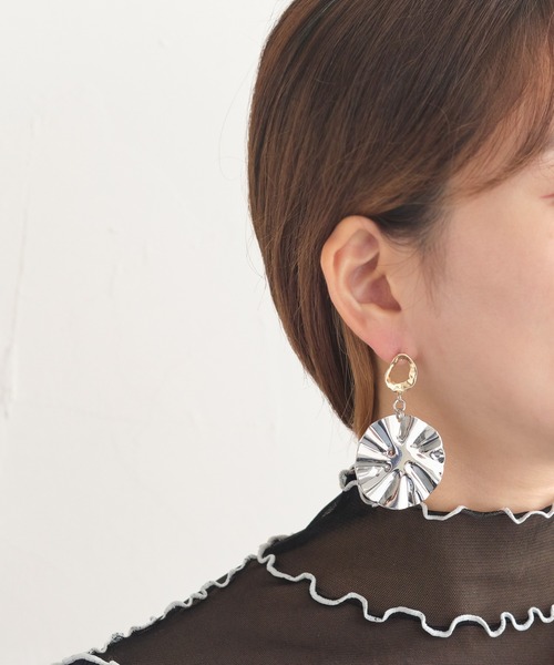 sfy(スフィ)の「メタリックプレートピアス/metallic plate(ピアス(両耳用)・レディース・シルバー×ゴールド・FREE)」の5枚目の写真