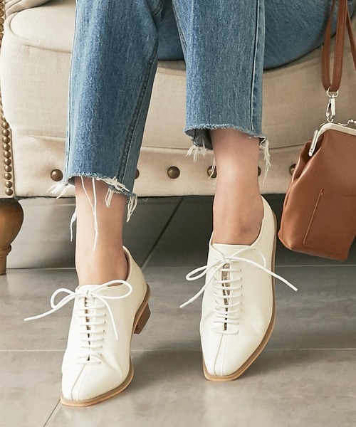 KOBE LETTUCE（コウベレタス）の「スクエアトゥレースアップオックスフォードシューズ（その他シューズ・レディース・ブラック/アイボリー/グレイッシュベージュ・L/LL/S/M）」の2枚目の写真