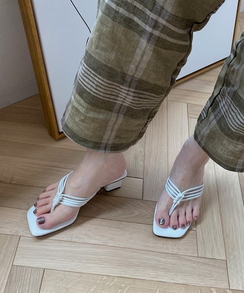chuclla(チュクラ)の「Strap thongs sandals sb-6 chs71(サンダル・レディース・ホワイト/ブラック/ベージュ・40/38/39/36/37)」の4枚目の写真