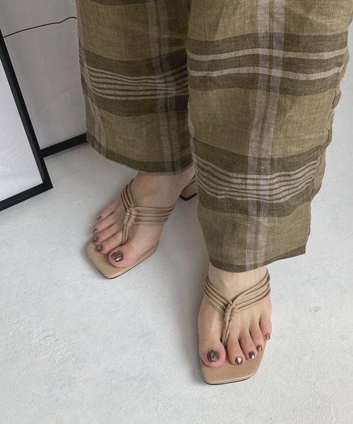 chuclla(チュクラ)の「Strap thongs sandals sb-6 chs71(サンダル・レディース・ホワイト/ブラック/ベージュ・40/38/39/36/37)」の6枚目の写真