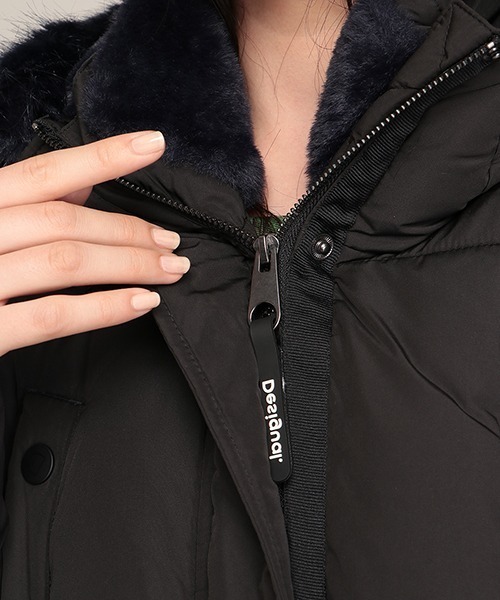 Desigual(デシグアル)の「パッド入り長オーバーコート SVETA(カバーオール・レディース・ブラック/レッド・2L/S/M/L)」の9枚目の写真