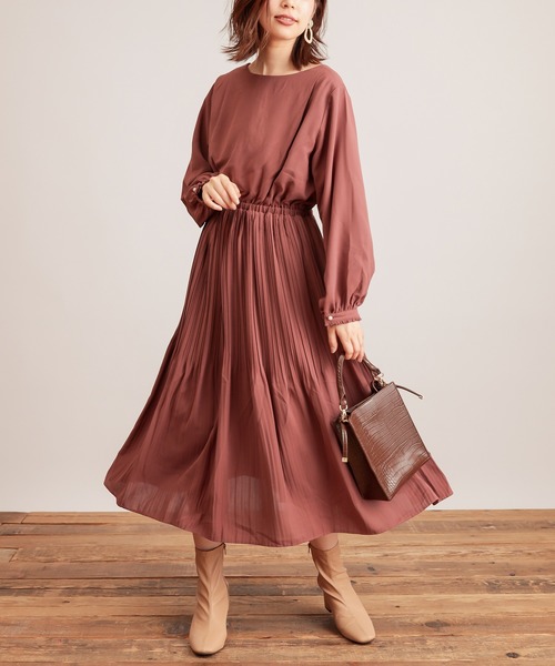 natural couture(ナチュラルクチュール)の「【WEB限定】ランダムプリーツパール釦ワンピース(ワンピース・レディース・ブラウン/モカ/サックスブルー/その他1/その他2・FREE)」の1枚目の写真