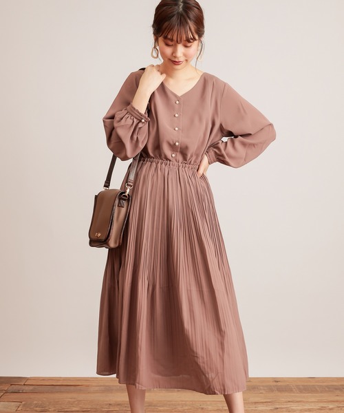 natural couture(ナチュラルクチュール)の「【WEB限定】ランダムプリーツパール釦ワンピース(ワンピース・レディース・ブラウン/モカ/サックスブルー/その他1/その他2・FREE)」の11枚目の写真