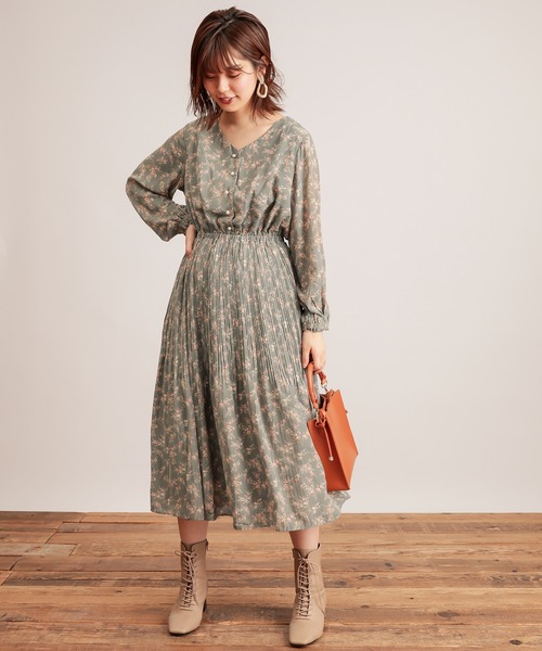 natural couture(ナチュラルクチュール)の「【WEB限定】ランダムプリーツパール釦ワンピース(ワンピース・レディース・ブラウン/モカ/サックスブルー/その他1/その他2・FREE)」の16枚目の写真