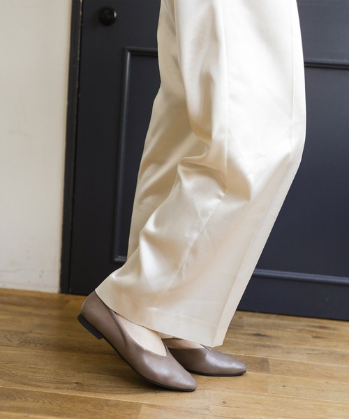 SESTO(セスト)の「晴雨兼用!生活防水対応Vカットフラットレインパンプス(レインシューズ・レディース・ブラック/アイボリー/グレイッシュベージュ/パイソン・22.0cm/22.5cm/23.5cm/24.5cm/25.5cm/23.0cm/24.0cm)」の16枚目の写真