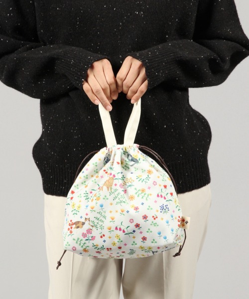 studio CLIP（スタディオクリップ）の「総柄巾着バッグ[ illustrated by AIKO FUKAWA ]（ボディバッグ/ウエストポーチ・レディース・オフホワイト/ブルー・FREE）」の3枚目の写真