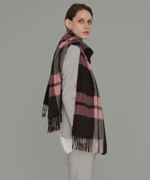 EFFE BEAMS(エッフェビームス)の「Joshua Ellis / Various Checks カシミヤストール(ストール/ショール・レディース・ピンク・ONE SIZE)」の3枚目の写真