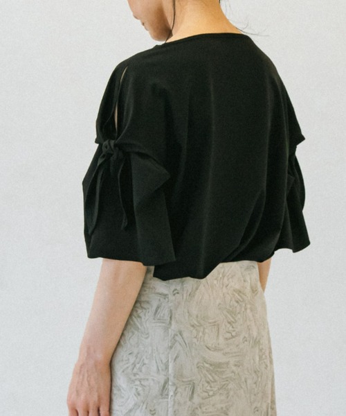 ACCL（エーシーシーエル）の「2WAY袖リボン サマーカットソー（Tシャツ/カットソー・レディース・ブラック/ホワイト・FREE）」の12枚目の写真