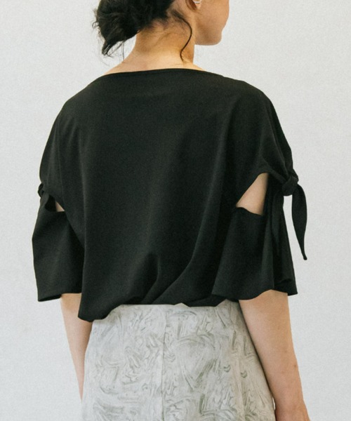 ACCL（エーシーシーエル）の「2WAY袖リボン サマーカットソー（Tシャツ/カットソー・レディース・ブラック/ホワイト・FREE）」の14枚目の写真