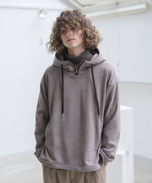 CASPER JOHN（キャスパージョン）の「Boa Bonding Suede High-neck Hoodie/ボアボンディングスウェードハイネックパーカー（パーカー・メンズ・チャコールグレー/ベージュ・SMALL/MEDIUM/LARGE）」の2枚目の写真